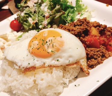 簡単時短！ひき肉ロコモコ丼